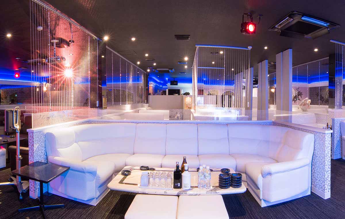 Club 星華の広々としたメインフロア